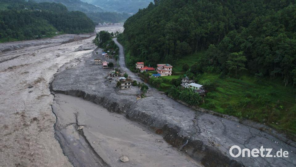Durch die Sturzflut wurden ganze Landstriche verwüstet. Bild: Rajesh Kumar Singh/AP/dpa