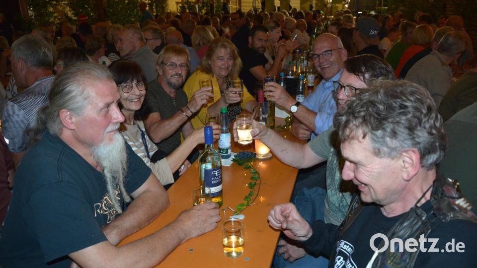 Der Wein mundete, so manche Weinflasche wurde geleert. Bild: Josef Rosner