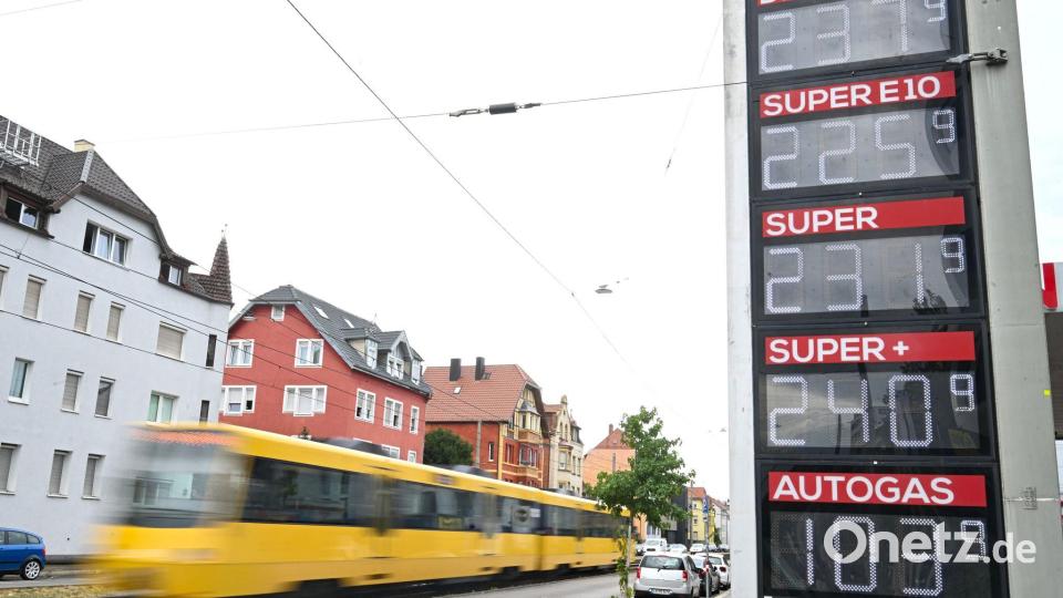 Der Tankrabatt ist ausgelaufen, Literpreise über zwei Euro für Sprit sind an Tankstellen in Deutschland wieder die Regel. Bild: Bernd Weißbrod/dpa