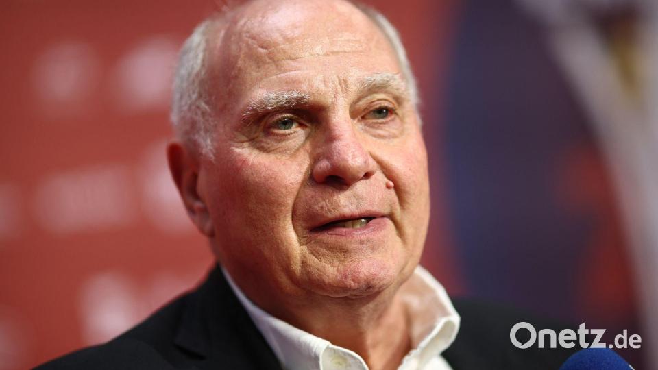 Als „Legende“ geehrt: Bayern-Ehrenpräsident Uli Hoeneß. Bild: Christian Charisius/dpa