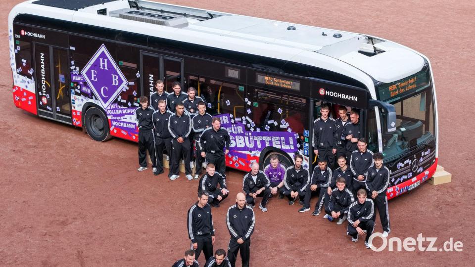Die Mannschaft des HEBC wird mit dem verzierten Linienbus zum Pokalspiel gegen Borussia Dortmund anreisen. (Archivbild) Bild: Bodo Marks/dpa