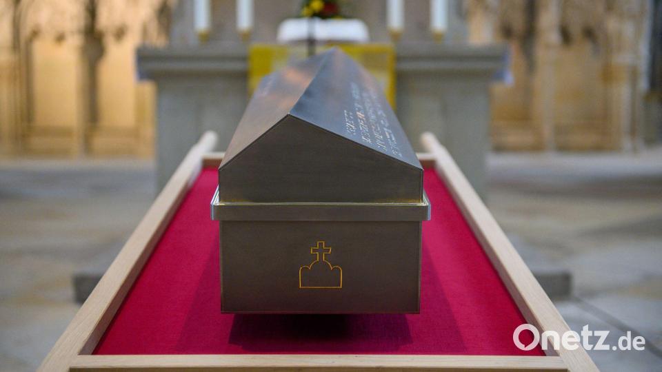 Kaiser Otto I. wurde in einem neuen Titansarg wieder beigesetzt. Bild: Klaus-Dietmar Gabbert/dpa