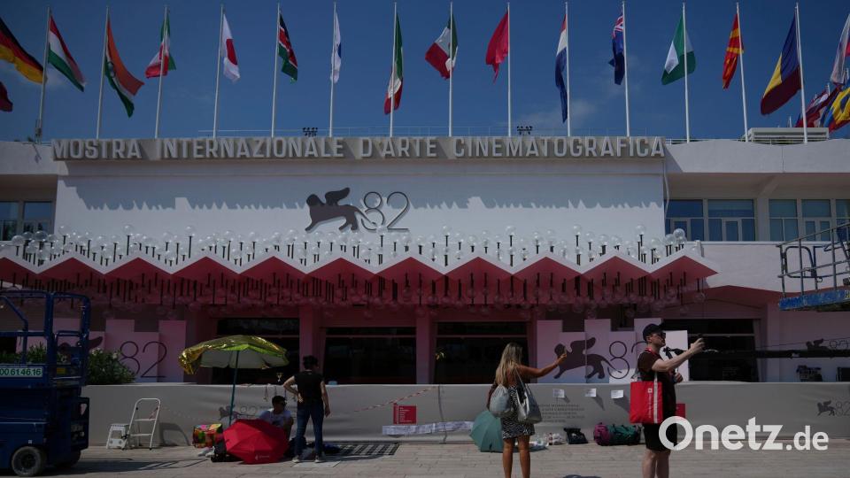 Vom 2. bis 12. September werden auf dem Lido neue Filme internationaler Regiegrößen gezeigt. (Archivbild) Bild: Alessandra Tarantino/Invision/AP/dpa