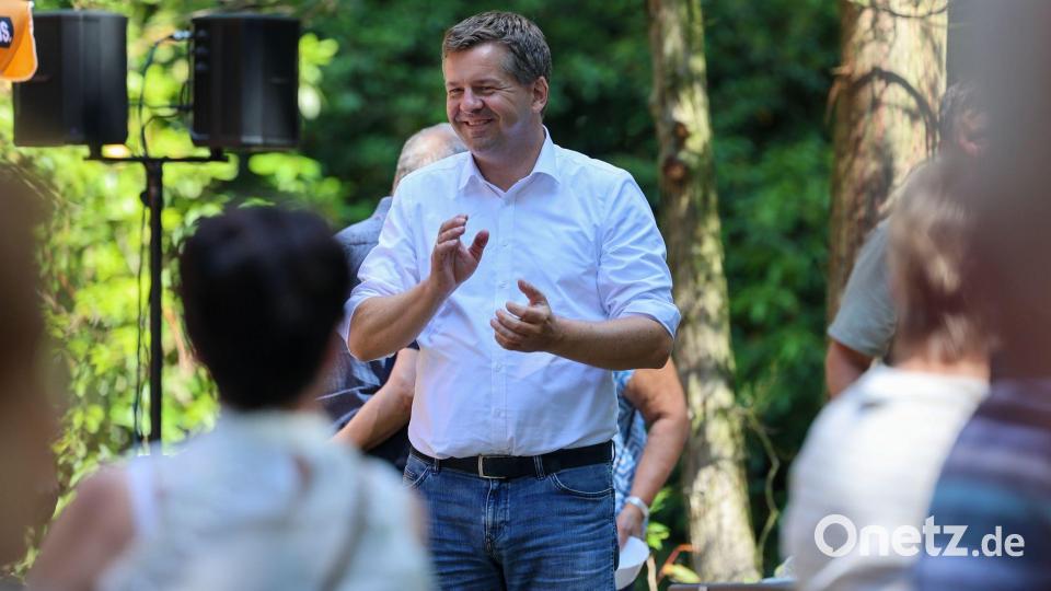 Sven Schulzes Botschaft lautet: Ich bin einer von hier und kümmere mich. Bild: Peter Gercke/dpa
