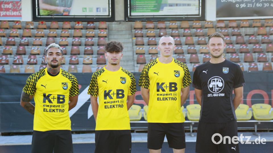 Ertugrul Er (von links), James Bucher und Florian Knauer verstärken ab sofort den FC Amberg. Bild: Verein / FC Amberg