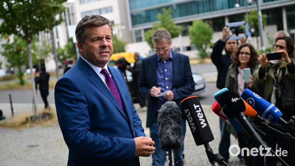 Sven Schulzes Botschaft lautet: Ich bin einer von hier und kümmere mich. Bild: Fabian Sommer/dpa
