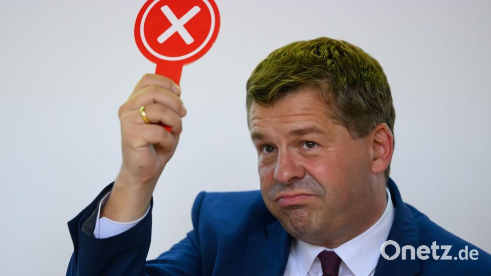 Sven Schulze möchte der AfD die rote Karte zeigen. Bild: Hendrik Schmidt/dpa