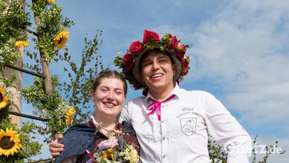 Das neue Oberkirwapaar Hanna Geitner und Elias Donhauser bei der Köferinger Kirwa 2026. Bild: Christian Birner