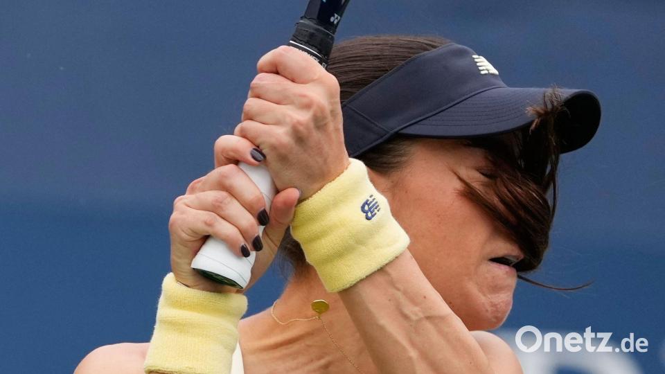 Tennisspielerin Sorana Cirstea spielt den Ball. Bild: Yuki Iwamura/AP/dpa