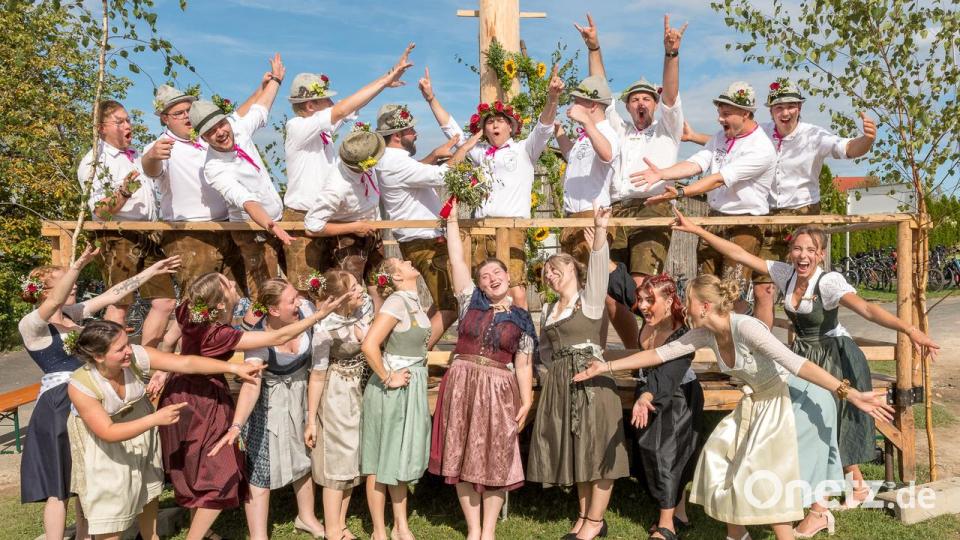 Gute Stimmung bei den Köferinger Kirwapaaren. Bild: Christian Birner