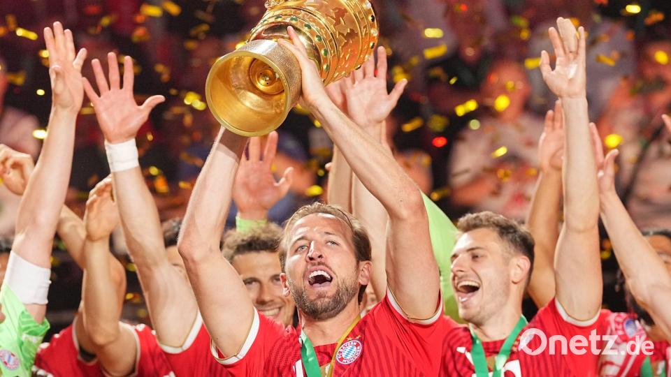 Als Finalsieger wollen die Bayern auch am Ende der neuen Pokal-Saison jubeln. (Archivbild) Bild: Michael Kappeler/dpa
