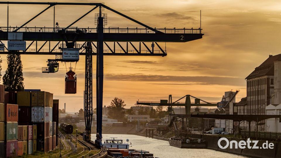 Die Aussichten für die deutsche Wirtschaft hellen sich auf. (Archivbild) Bild: Andreas Arnold/dpa