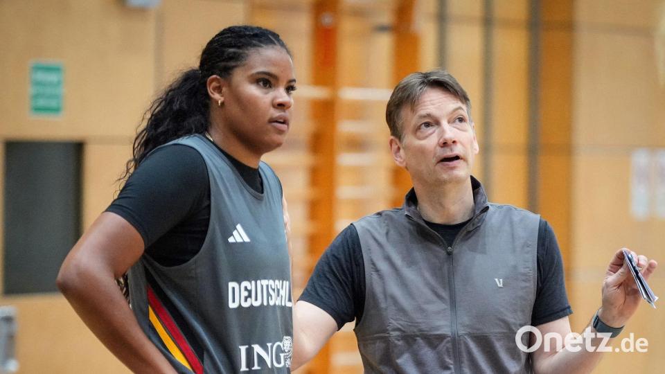 Bundestrainer Olaf Lange kann bei der Basketball-WM in Berlin mit Nyara Sabally planen. Bild: Soeren Stache/dpa