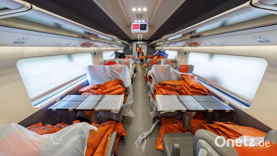 Die Sandsäcke simulieren das Gewicht von Fahrgästen und Gepäck. Bild: Daniel Karmann/dpa