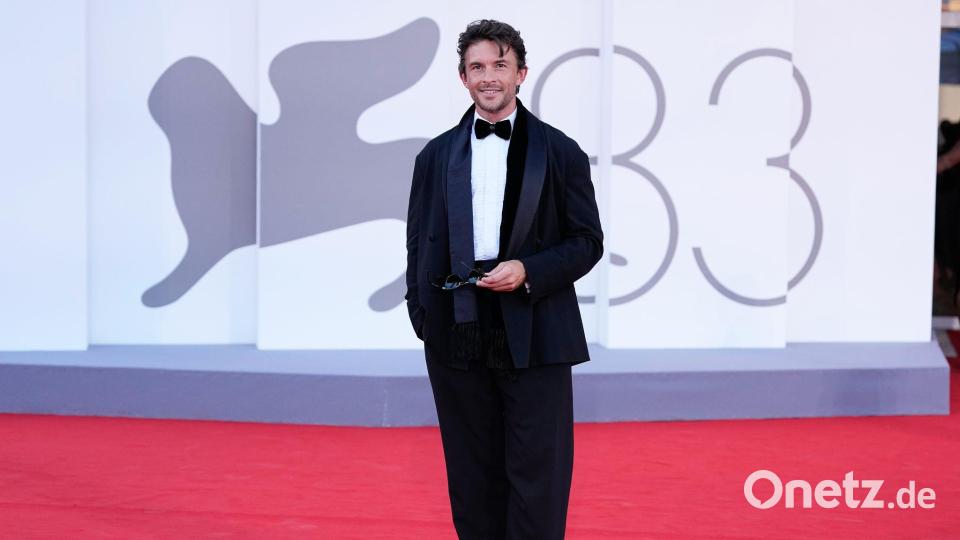 Nach Clooney wurde auch er zum „Sexiest Man Alive“ gekürt: Jonathan Bailey. Bild: Alessandra Tarantino/Invision/AP/dpa