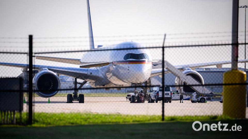 Der Airbus A350 der Flugbereitschaft der Bundeswehr steht auf dem Rollfeld. Bild: Bernd von Jutrczenka/dpa