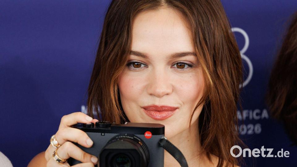 Spielt die Hauptrolle in „Das Mädchen mit der Leica“: Emilia Schüle. Bild: Cinzia Camela/LPS via ZUMA Press Wire/dpa