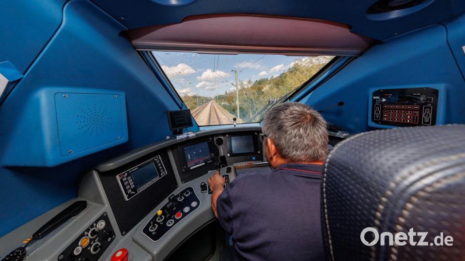Der Schnellzug erreicht bei den Probefahrten eine Geschwindigkeit von bis zu 300 Kilometer pro Stunde. Bild: Daniel Karmann/dpa