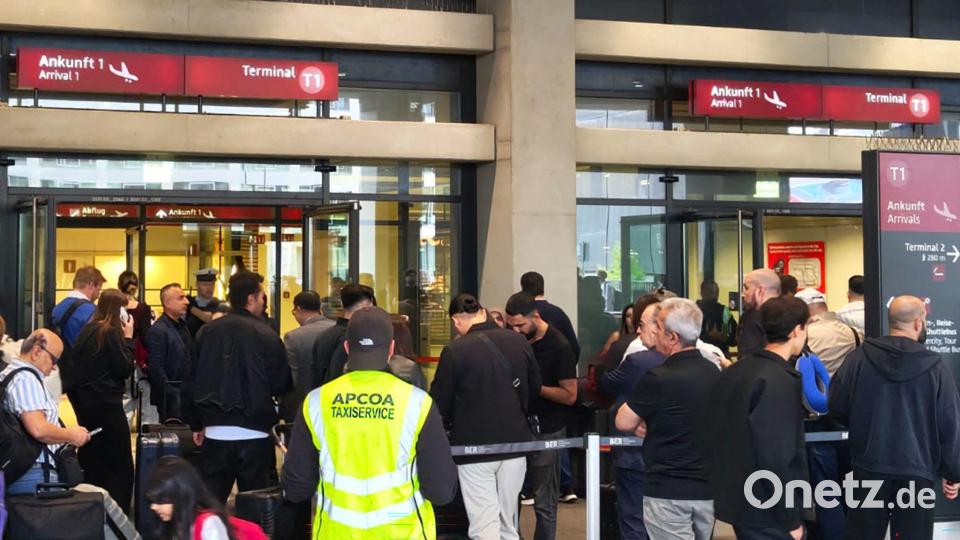 Die Abfertigung der Fluggäste wird so weit wie möglich auf Terminal 2 verlegt. Bild: Ann-Marie Utz/dpa