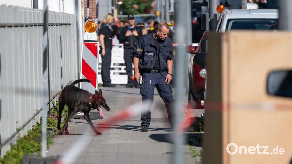 Ein Spürhund war im Einsatz. Bild: Peter Kneffel/dpa