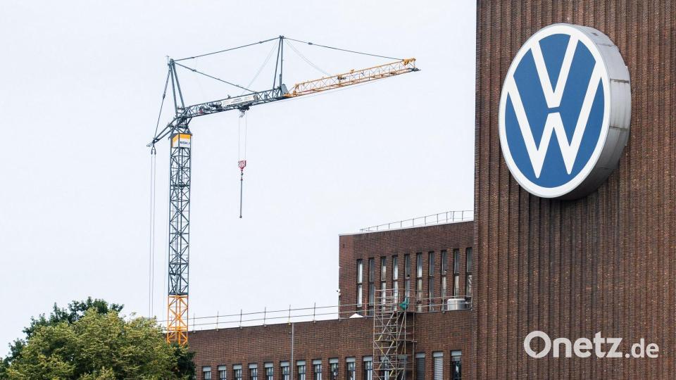 Nach einer Einigung im VW-Aufsichtsrat soll es im Konzern grundlegende Veränderungen. (Archivbild) Bild: Julian Stratenschulte/dpa