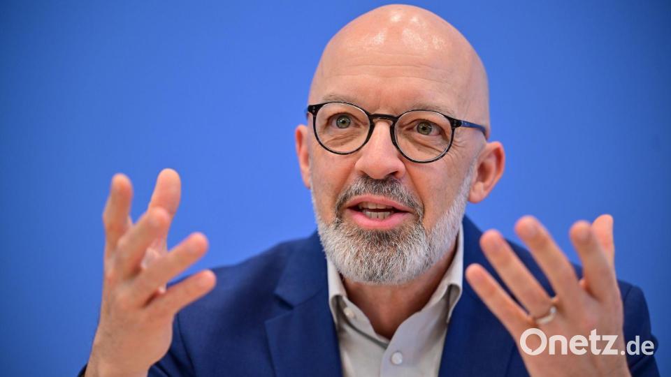 Auch die Ökonomen vom Ifo-Institut werden optimistischer. Bild: Sebastian Gollnow/dpa