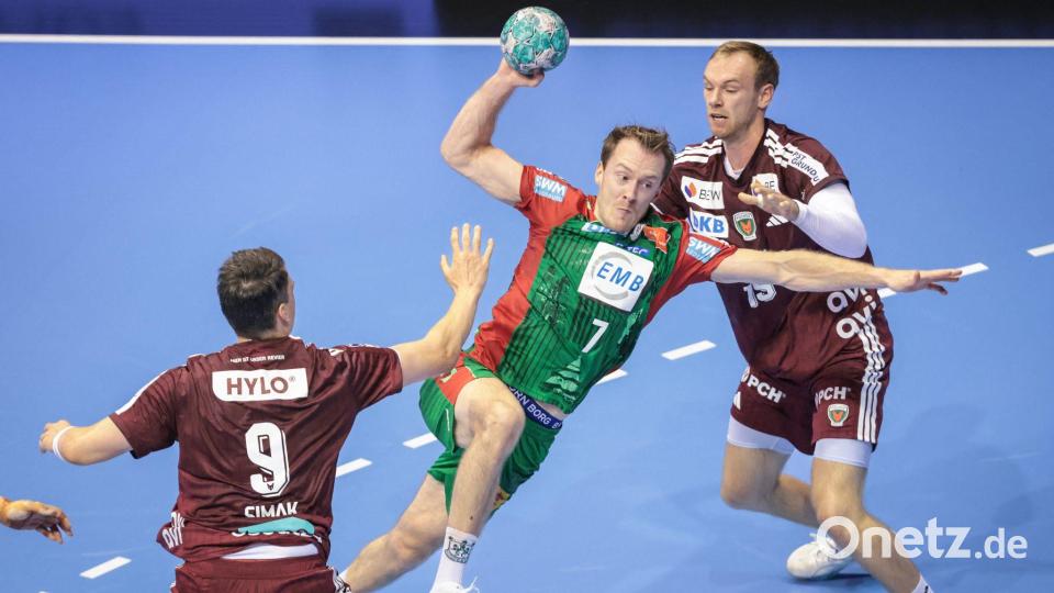 Auch in der Abwehr gefragt: Matias Gidsel (r), Berlins bester Torschütze. Bild: Ronny Hartmann/dpa