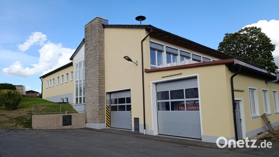 Rund um das neue Feuerwehrhaus der Wildenreuther Brandschützer wird am Wochenende gefeiert. Bild: Roland Krommer