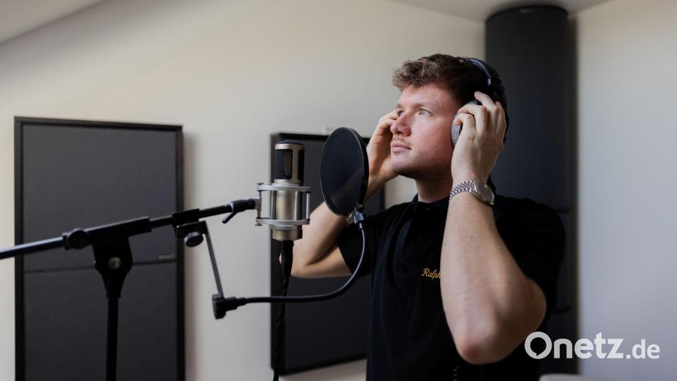 Julian Sommer wohnt noch in der Eifel - und hat dort auch sein Studio. Bild: Rolf Vennenbernd/dpa
