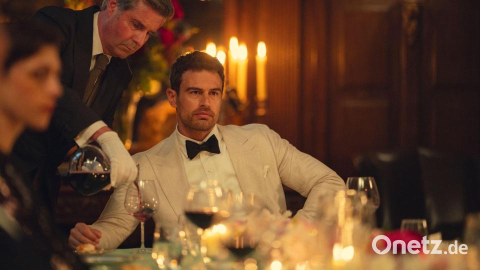 Theo James als Eddie Horniman in einer Szene der Serie „The Gentlemen“. (Handout) Bild: Christopher Raphael/Netflix/dpa