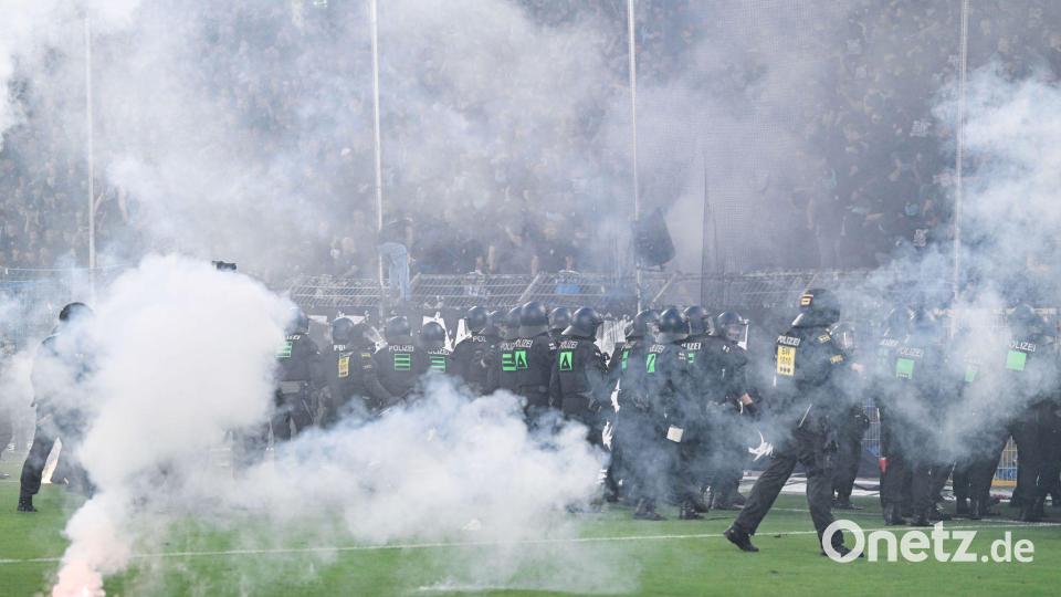 Polizeieinsatz beim Pokalderby im Carl-Benz-Stadion. (Archivbild) Bild: Uwe Anspach/dpa