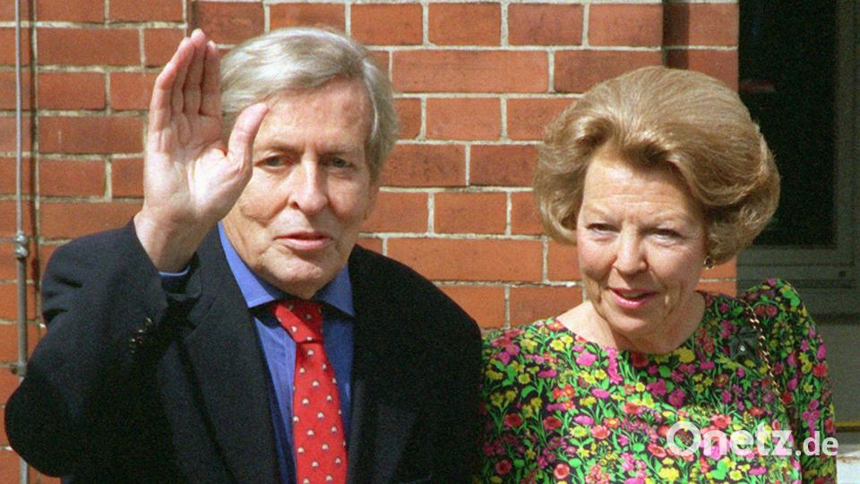 Königin Beatrix der Niederlande und ihr Mann, Prinz Claus, im Jahr 1998. (Archivbild) Bild: picture alliance / dpa