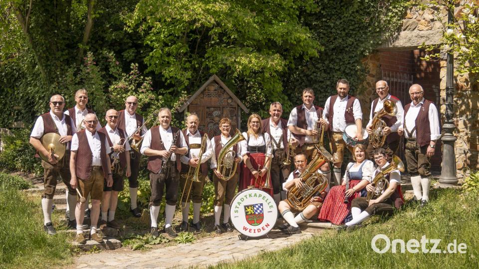 Die Stadtkapelle Weiden tritt gemeinsam mit dem Luchtmacht-Mannenkoor auf. Bild: Zaneta Weidner