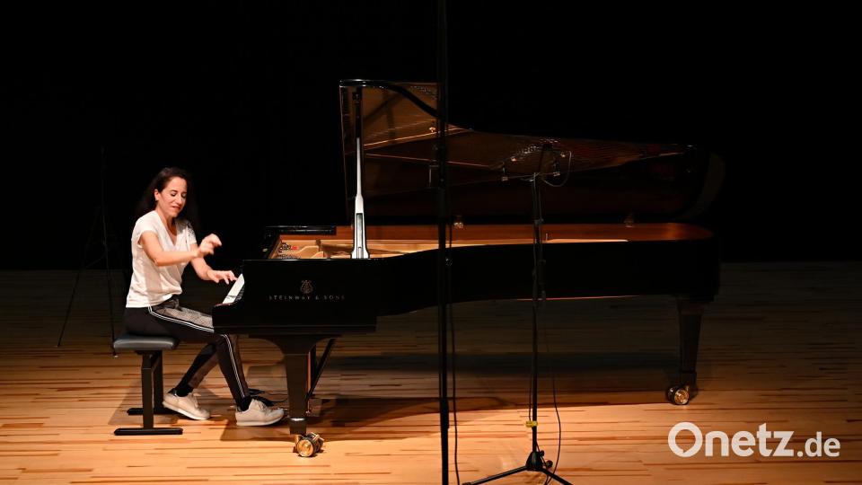 Pianistin Laura Konjetzky lädt zu einer musikalischen Entdeckungsreise ein. Bild: Regine Heiland