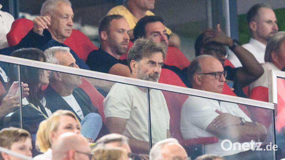 Bundestrainer Jürgen Klopp schaute sich wie schon am ersten Spieltag das Spiel des VfB im Stadion an. Bild: Tom Weller/dpa
