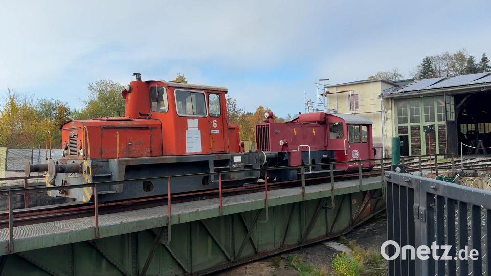 Die große Drehscheibe auf dem Vereinsgelände der Amberger Kaolinbahn, dahinter der Lokschuppen: Die Anlage kann diesmal beim Tag des offenen Denkmals in Amberg besichtigt werden. Archivbild: Heike Unger