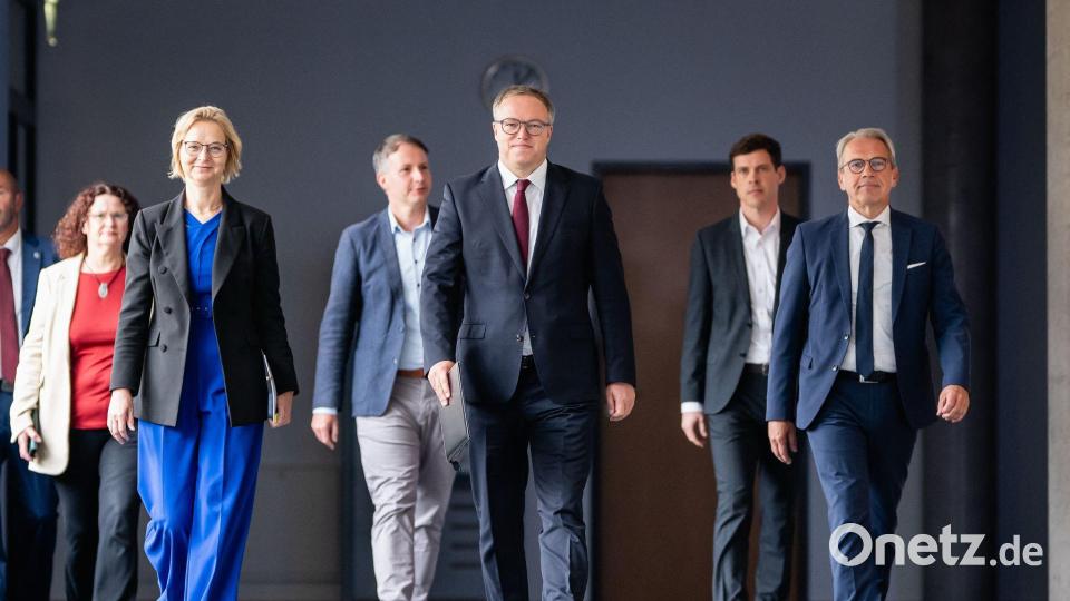 Die Regierung in Thüringen will trotz der Krise beim BSW weitermachen. Bild: Jacob Schröter/dpa