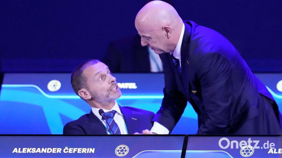 UEFA-Boss Aleksander Ceferin (l) und FIFA-Boss Gianni Infantino sind die Rivalen im Machtkampf der Fußball-Funktionäre. (Archivbild) Bild: Fernando Calistro/AP/dpa