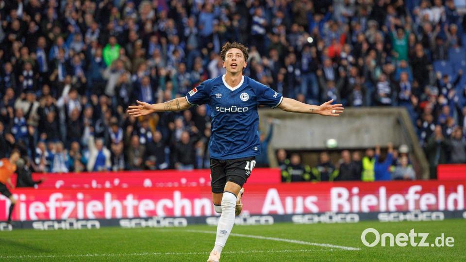 Jannik Rochelt bejubelt den 1:0-Führungstreffer für Arminia Bielefeld. Bild: Friso Gentsch/dpa