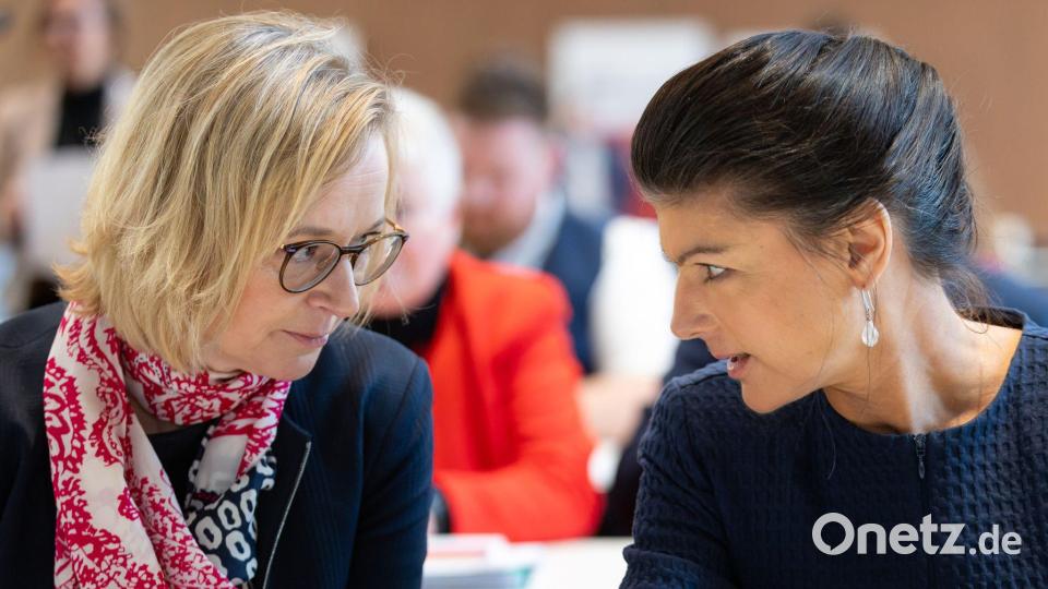 Im Dezember 2024 herrschte noch Einigkeit zwischen Sahra Wagenknecht und Katja Wolf. (Archivbild) Bild: Michael Reichel/dpa
