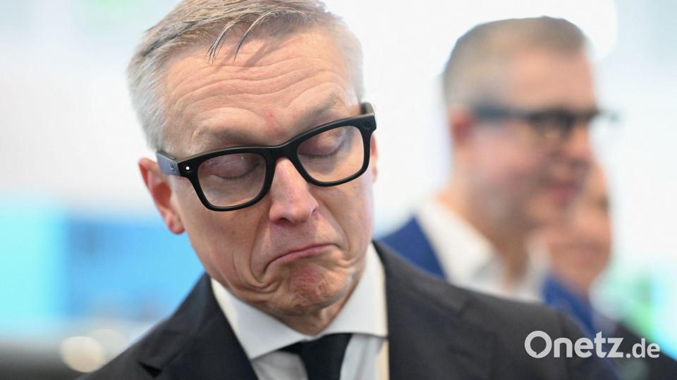 Digitalminister Wildberger testete eine smarte Brille, die die Umgebung des Trägers filmt und analysiert. Bild: Bernd von Jutrczenka/dpa