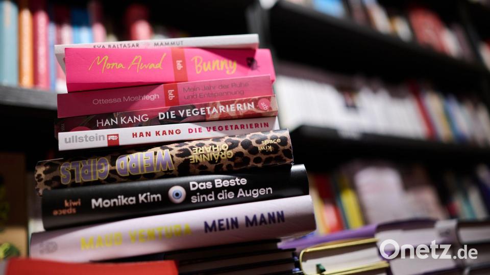 Die Bandbreite der Bücher, die zu „Weird Girl Fiction“ gezählt werden, ist groß. (Symbolbild) Bild: Sebastian Gollnow/dpa