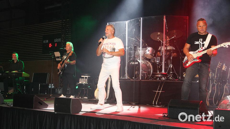 Seit über 40 Jahren stehen die "Nockis" auf der Bühne. Bei ihrem Konzert in Schwandorf lockten sie 800 Fans in die Oberpfalzhalle. Bild: Rudolf Hirsch