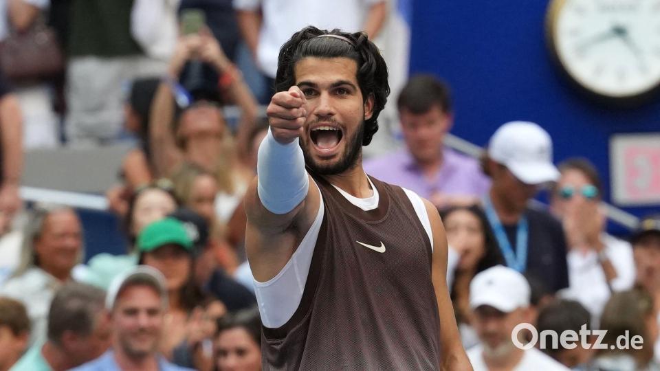 In seinem Drittrundenmatch trug Carlos Alcaraz ein Unterhemd. Bild: Kirsty Wigglesworth/AP/dpa