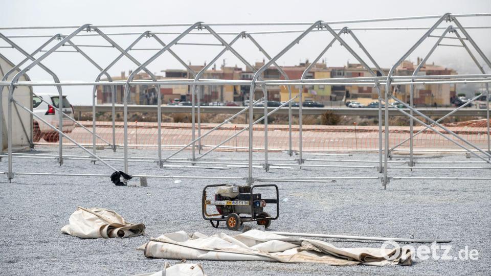 Auch im Stadtteil Rosales von Ceuta entsteht zurzeit ein provisorisches Zeltlager für rund 900 Migranten. Bild: Marcos Moreno/EUROPA PRESS/dpa