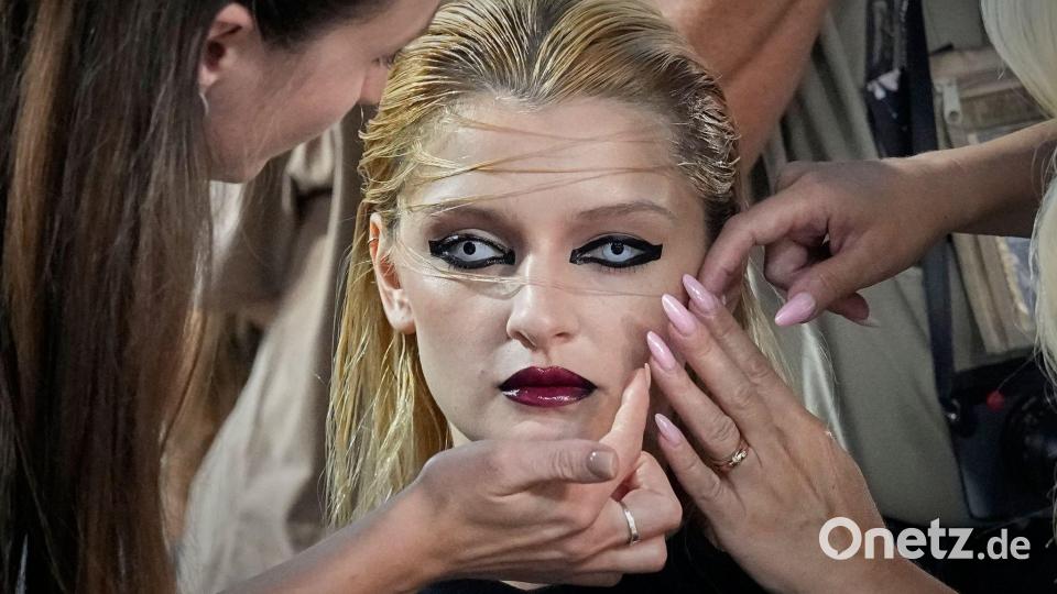 Ukrainian Fashion Week in Kiew Bild: Efrem Lukatsky/AP Photo/Efrem Lukatsky/AP/dpa