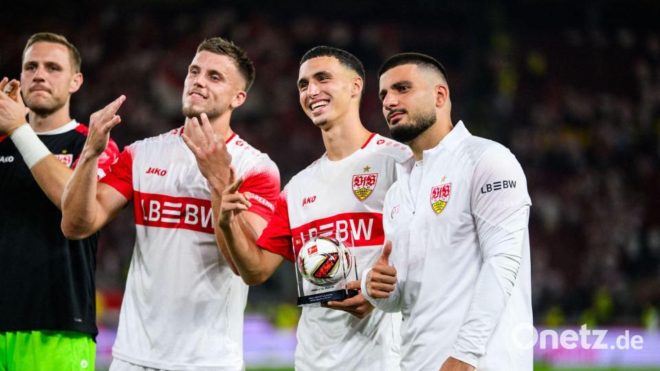 Deniz Undav (r) freut sich mit seinen Teamkollegen Bilal El Khannouss (m) und Ermedin Demirovic (l) über den Sieg des VfB. Bild: Tom Weller/dpa