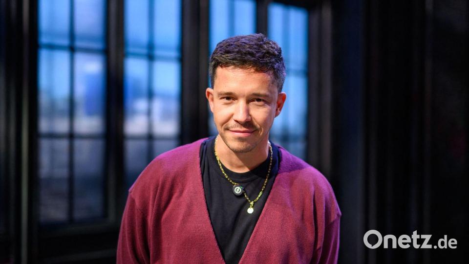 Musiker Nico Santos am Rande des Moonwalk-Workshops im Stage Theater an der Elbe. Bild: Daniel Reinhardt/dpa
