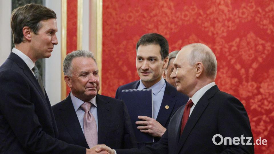 Putin spricht erneut mit Trumps Gesandten Kushner und Witkoff (von links) über eine mögliche Beendigung seines Angriffskriegs gegen die Ukraine. Bild: Uncredited/Pool Sputnik Kremlin/AP/dpa
