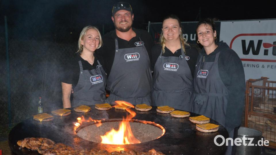 Heiß her gings am Grillstand von Catering Witt aus Weiherhammer. Bild: Josef Rosner